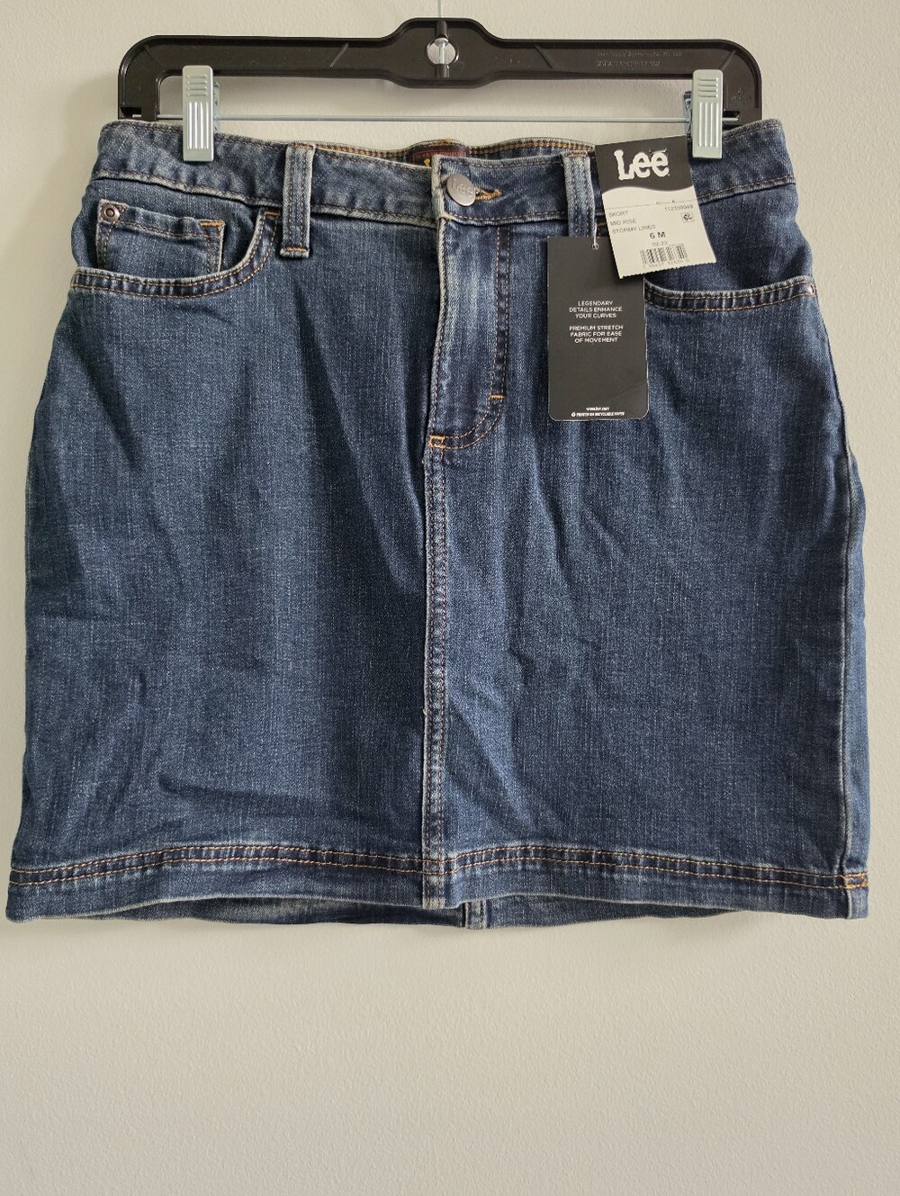 Lee Women’s Mid Rise Denim Skort Stormy Lines Size 6M NWT